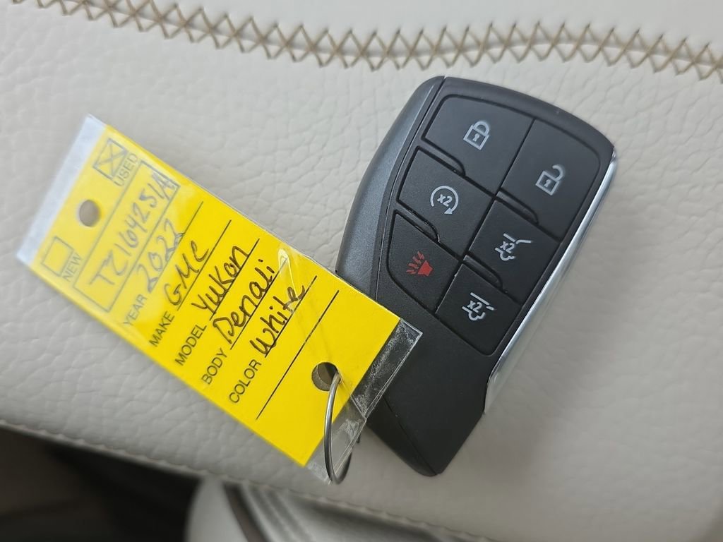 Used 2022 White Frost Tricoat GMC Denali image 22