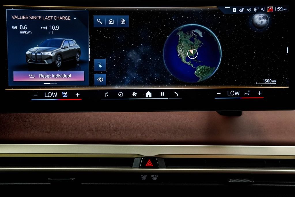 Used 2024 Gray BMW xDrive50 image 30