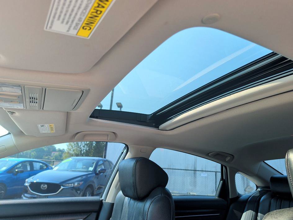 Used 2022 Silver Honda EX-L image 27