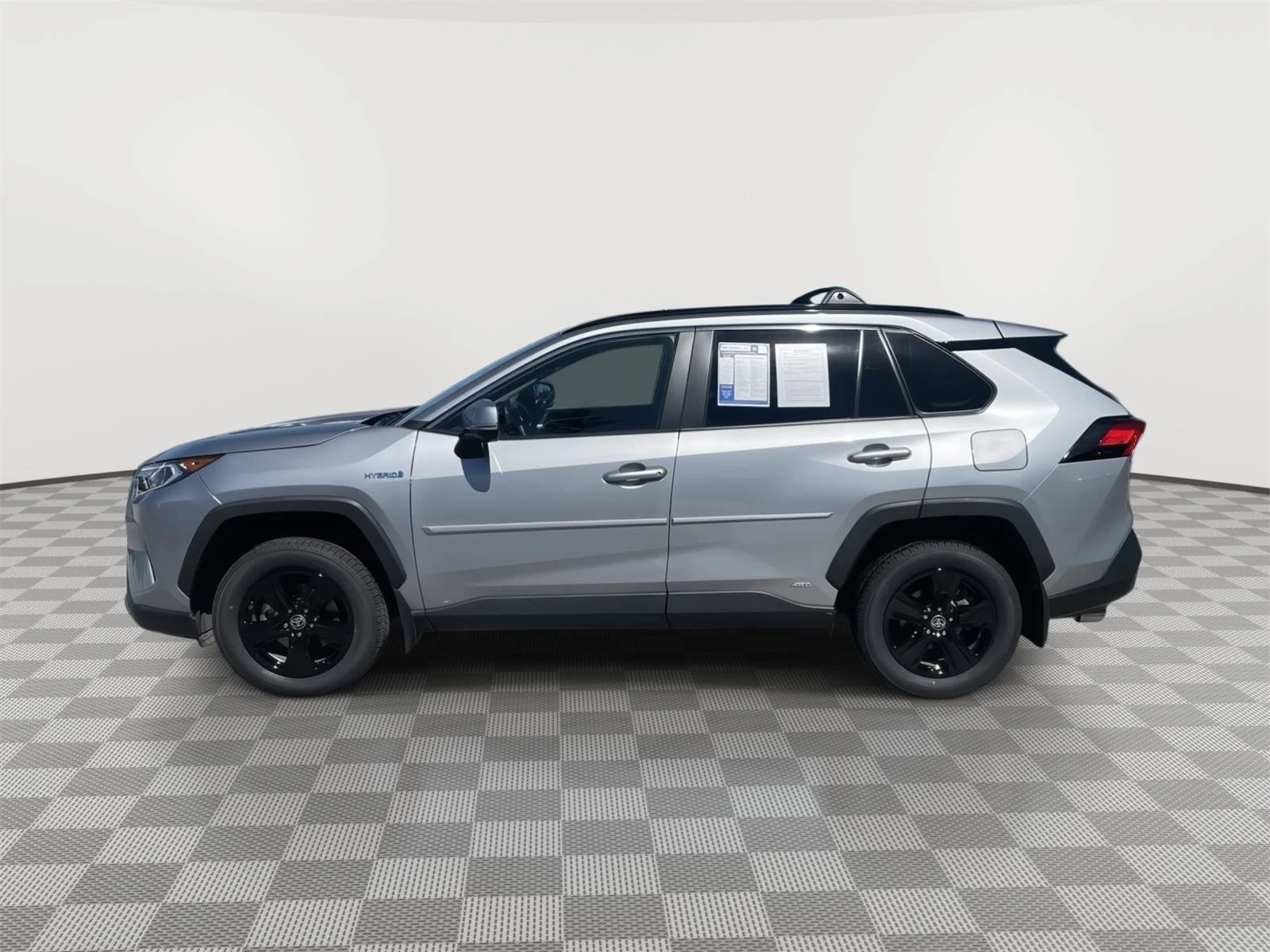 Used 2021 Silver Sky Metallic Toyota Hybrid XLE image 5