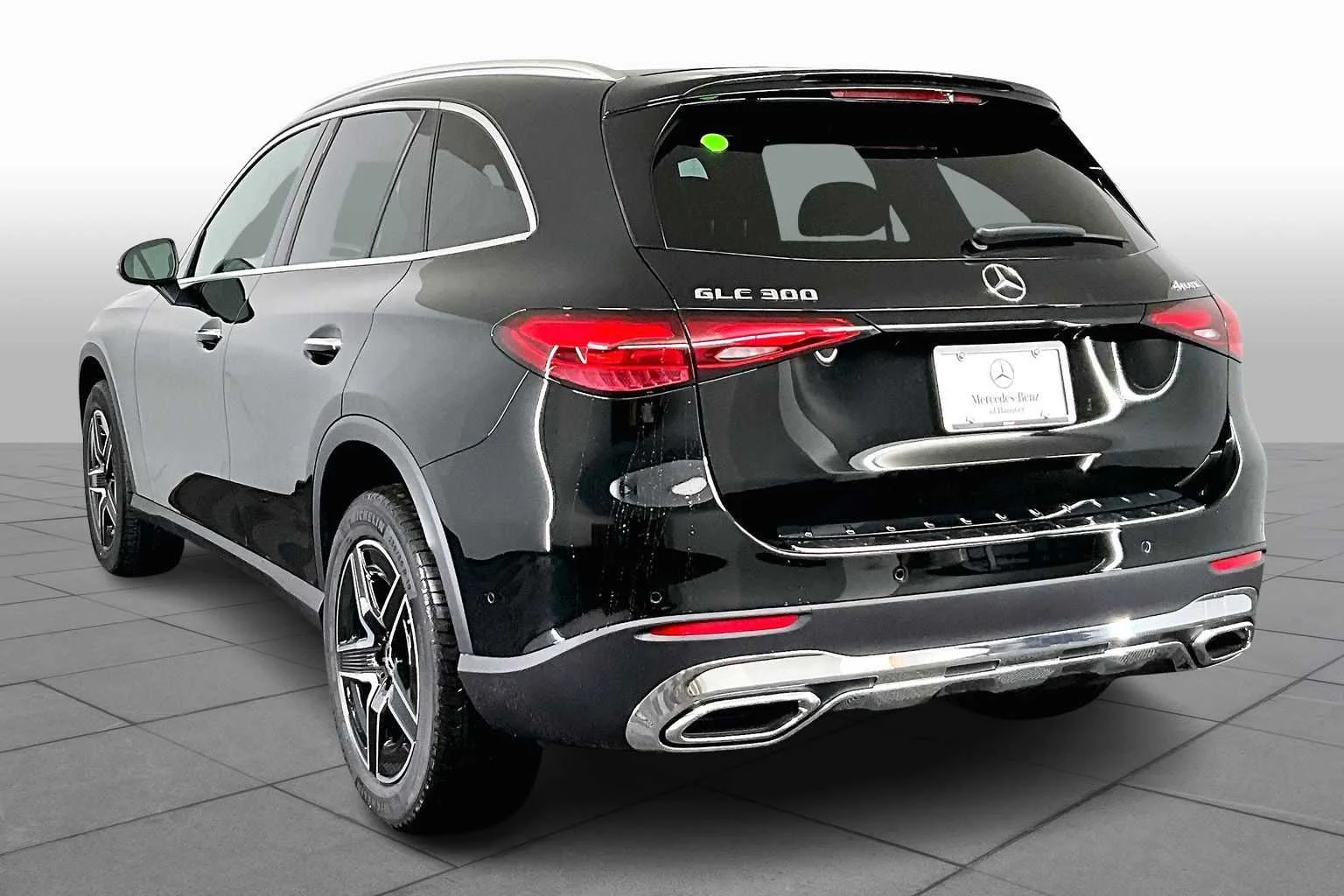 New 2026 040/Black Mercedes-Benz GLC 300 image 4