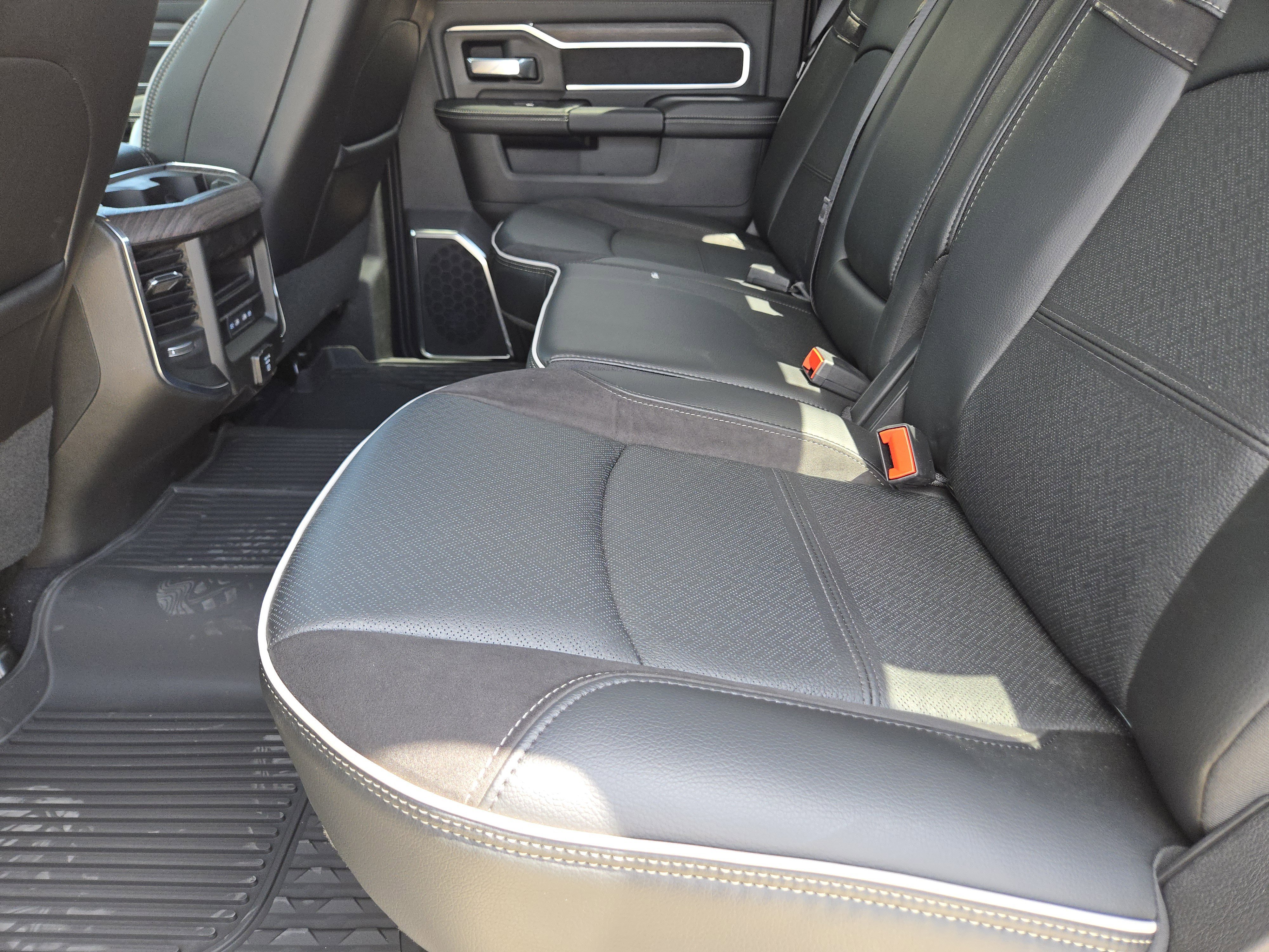 New 2026 Diamond Black Crystal Pearl-Coat Exterior Paint RAM Laramie image 21