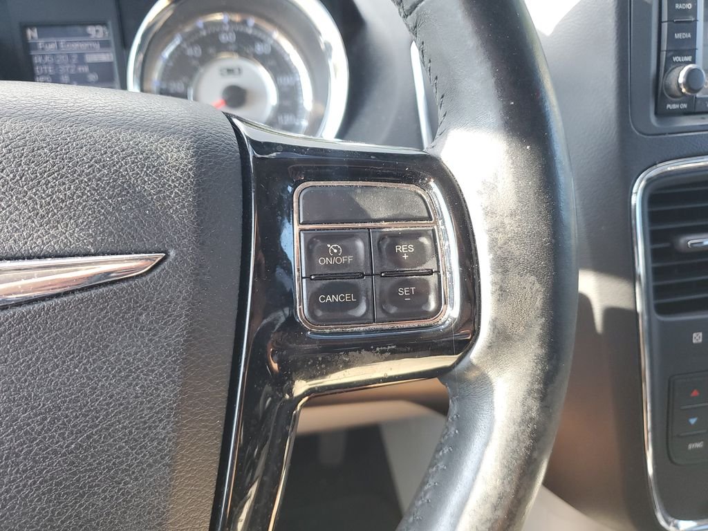 2014 Chrysler Town & Country Touring-L - Photo 20