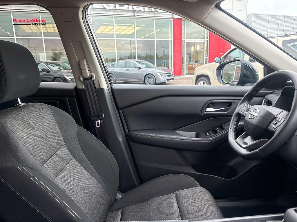 Certified Used 2025  Nissan SV image 9
