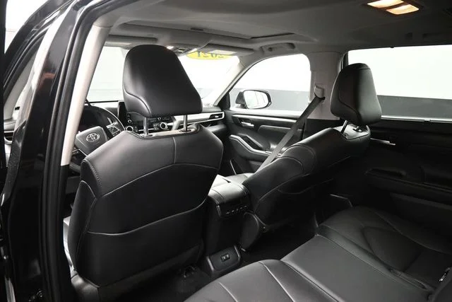 Used 2021 Black Toyota XLE image 17