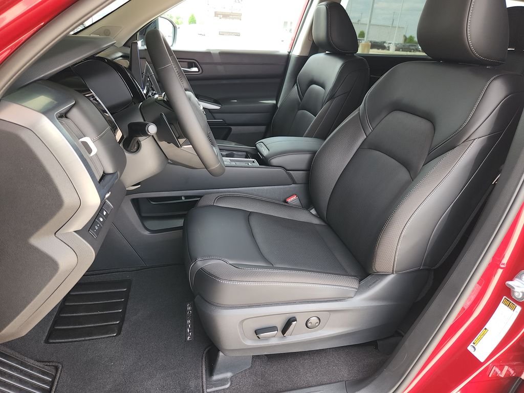 New 2026 Scarlet Ember Tintcoat Nissan SL image 8