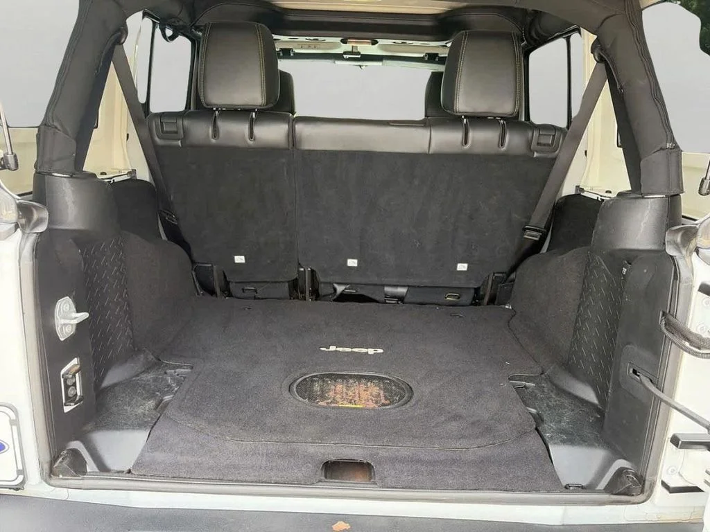 Used 2016 White Jeep Unlimited Rubicon image 7