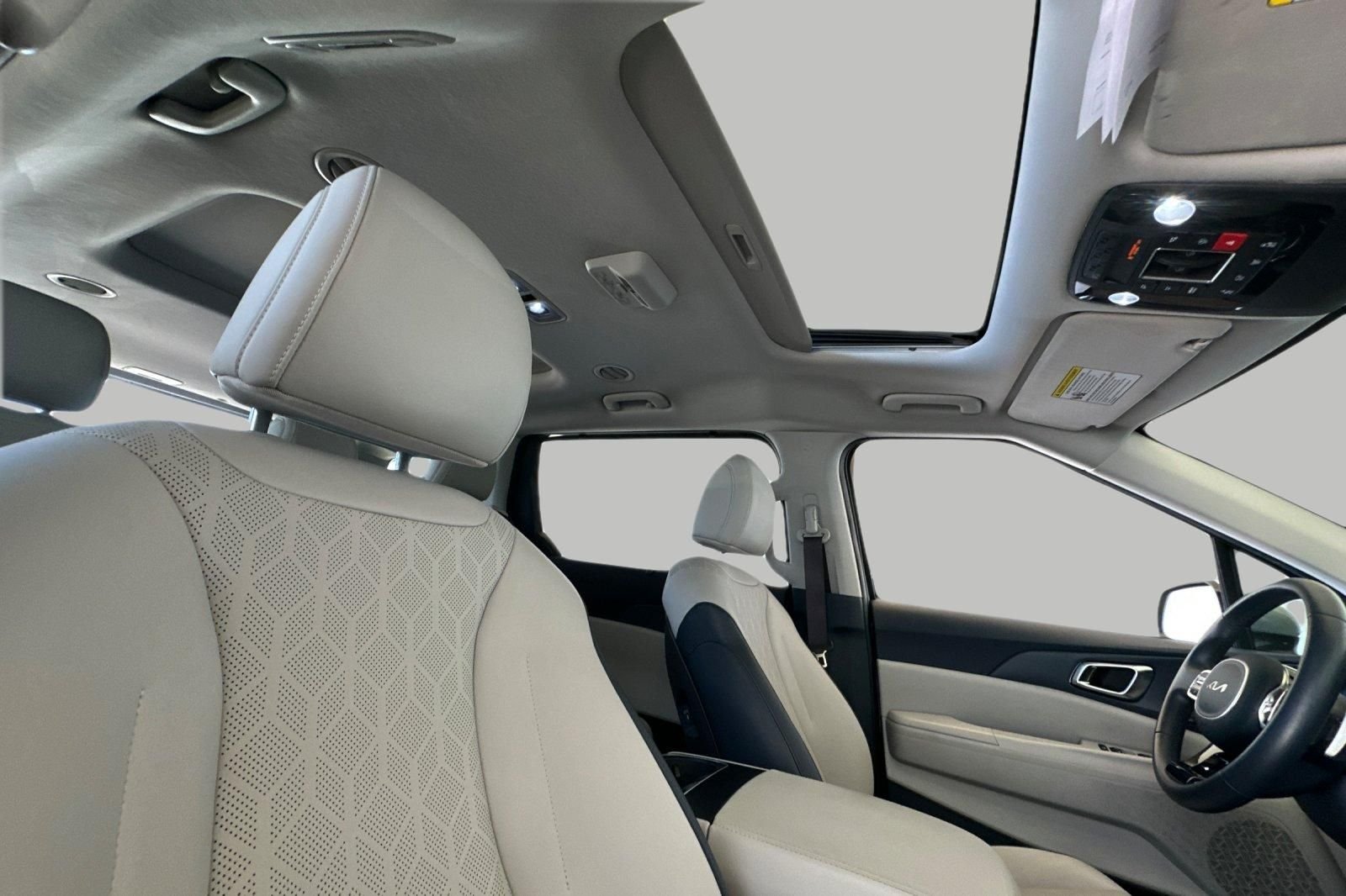 Used 2025 White Kia SX image 19