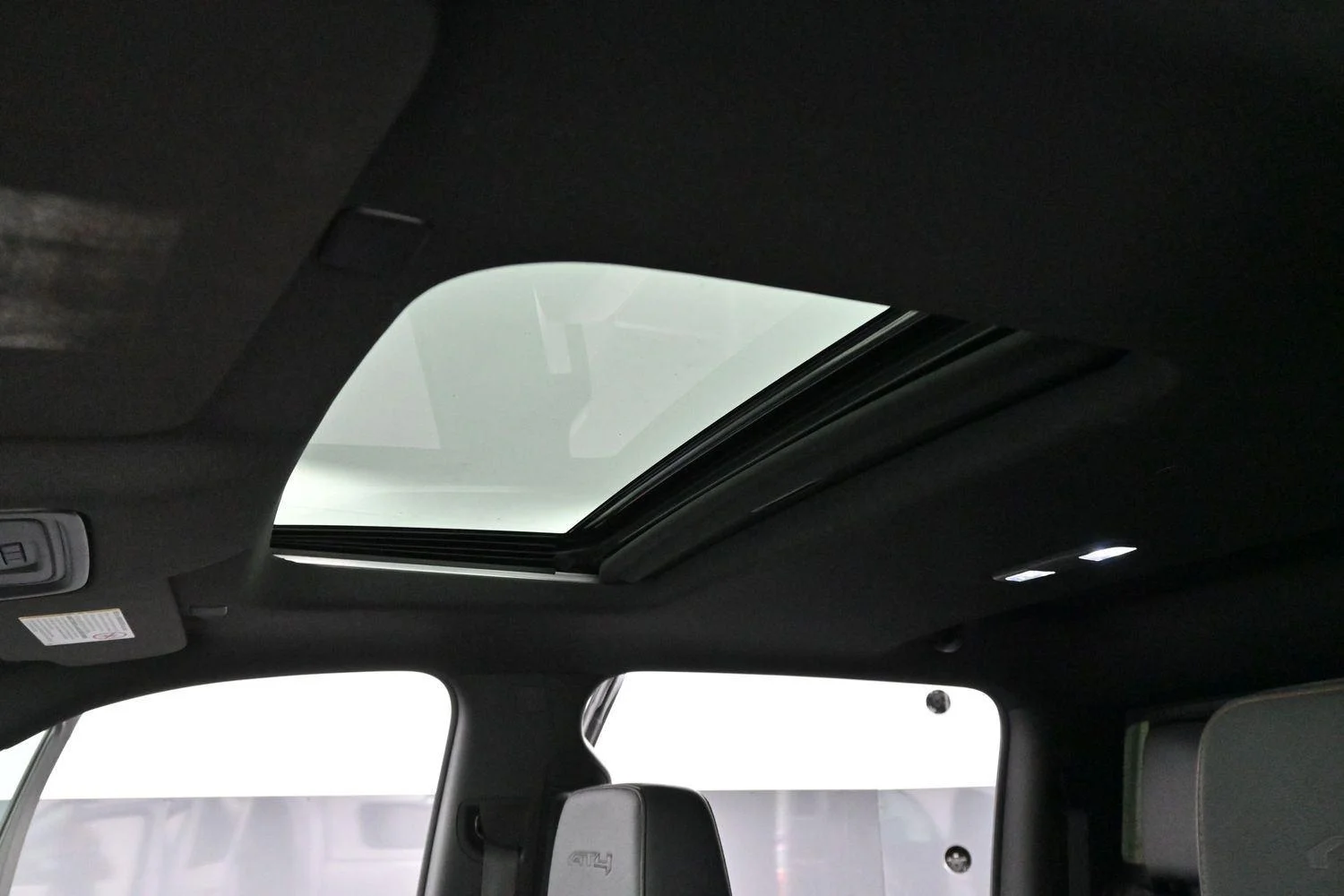 Used 2021 SUMMIT WHITE GMC AT4 image 31