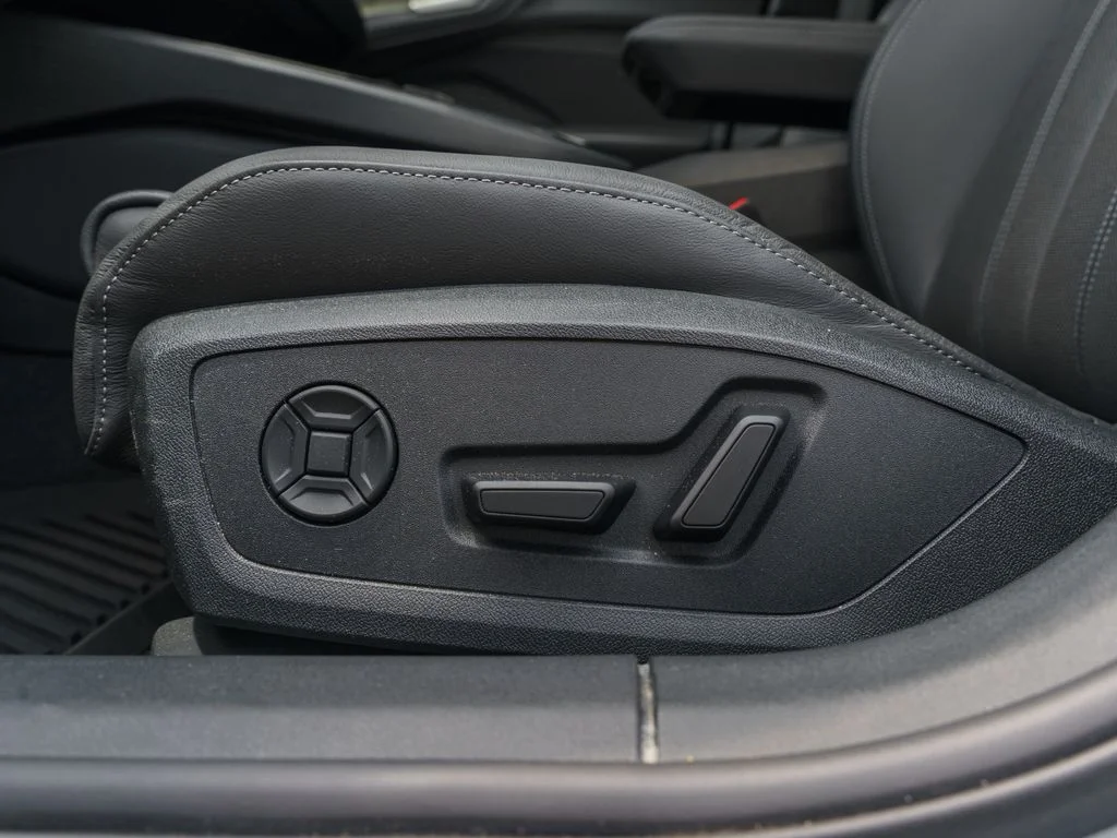 Used 2025 White Audi  image 20