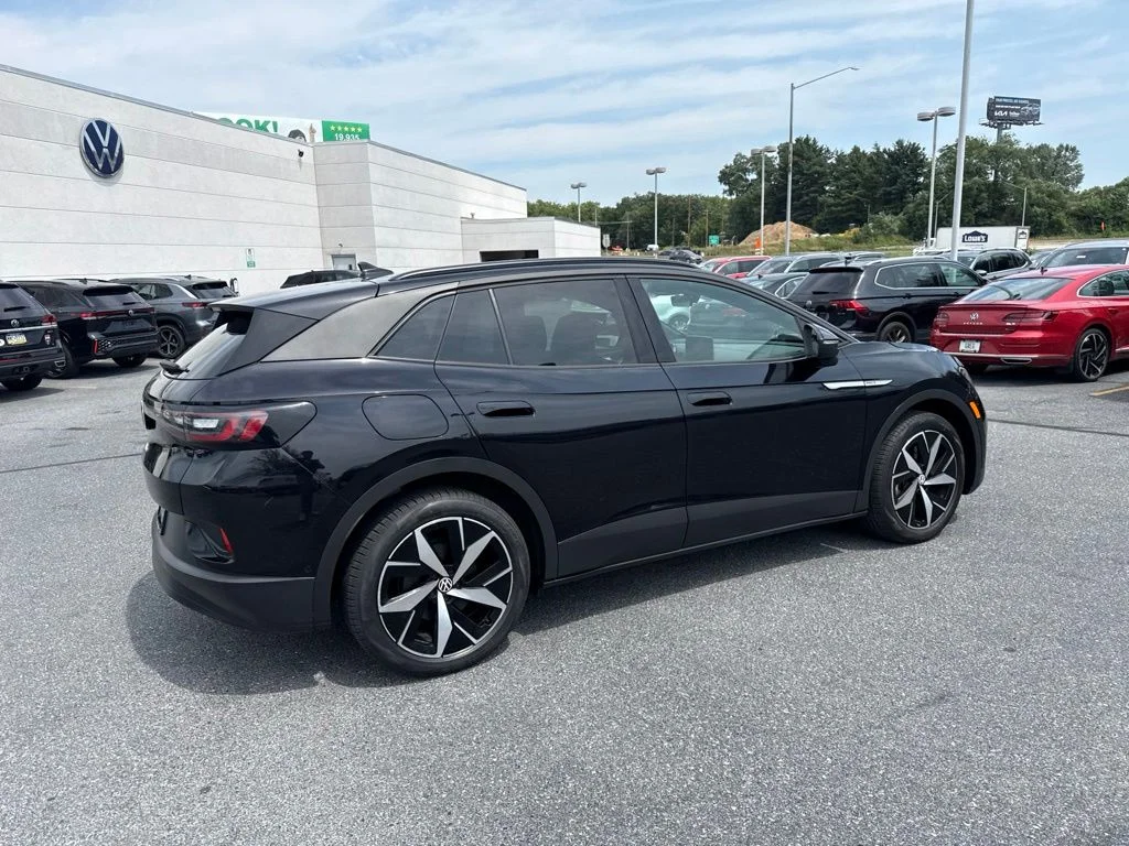 Certified Used 2023 Deep Black Pearl Volkswagen Pro S image 26