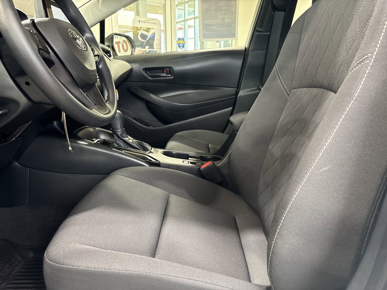 2026 Toyota Corolla LE - Photo 11