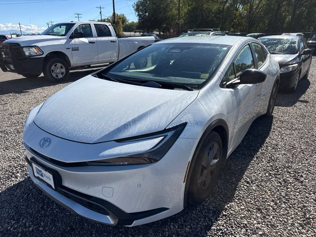 Used 2025 Pearl Toyota SE image 9