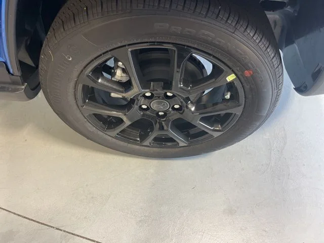 New 2026 Hydro Blue Pearlcoat Jeep Latitude image 28