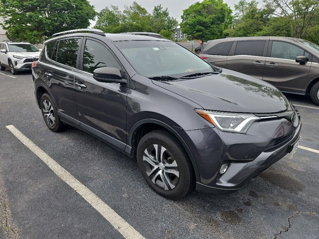 2017 Toyota RAV4 LE AWD's photo