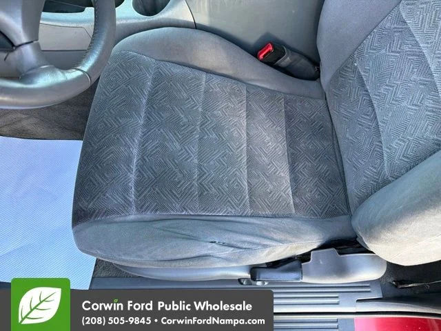Used 2002 Red Ford Base image 23