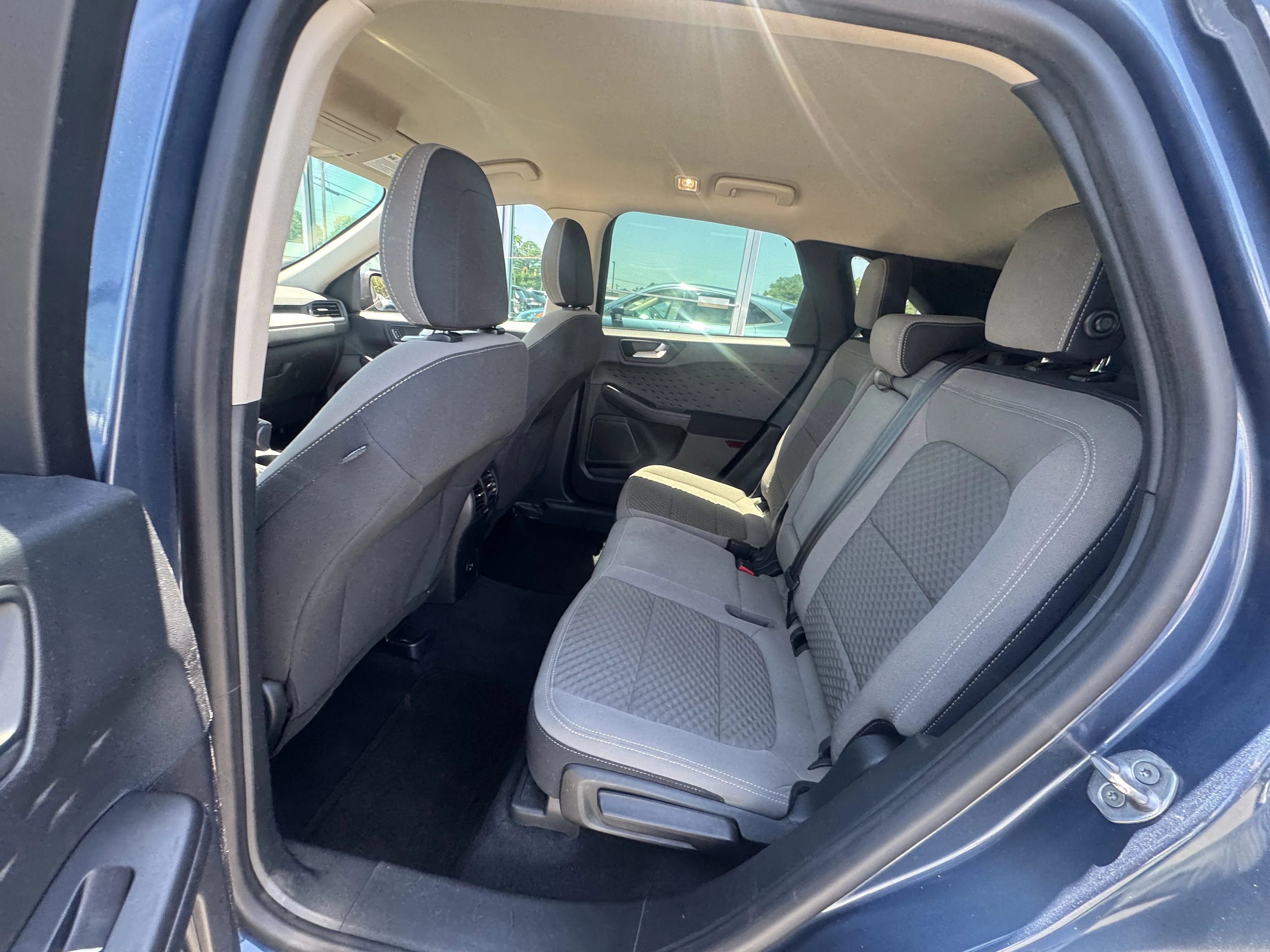 Used 2020 Blue Metallic Ford SE image 9