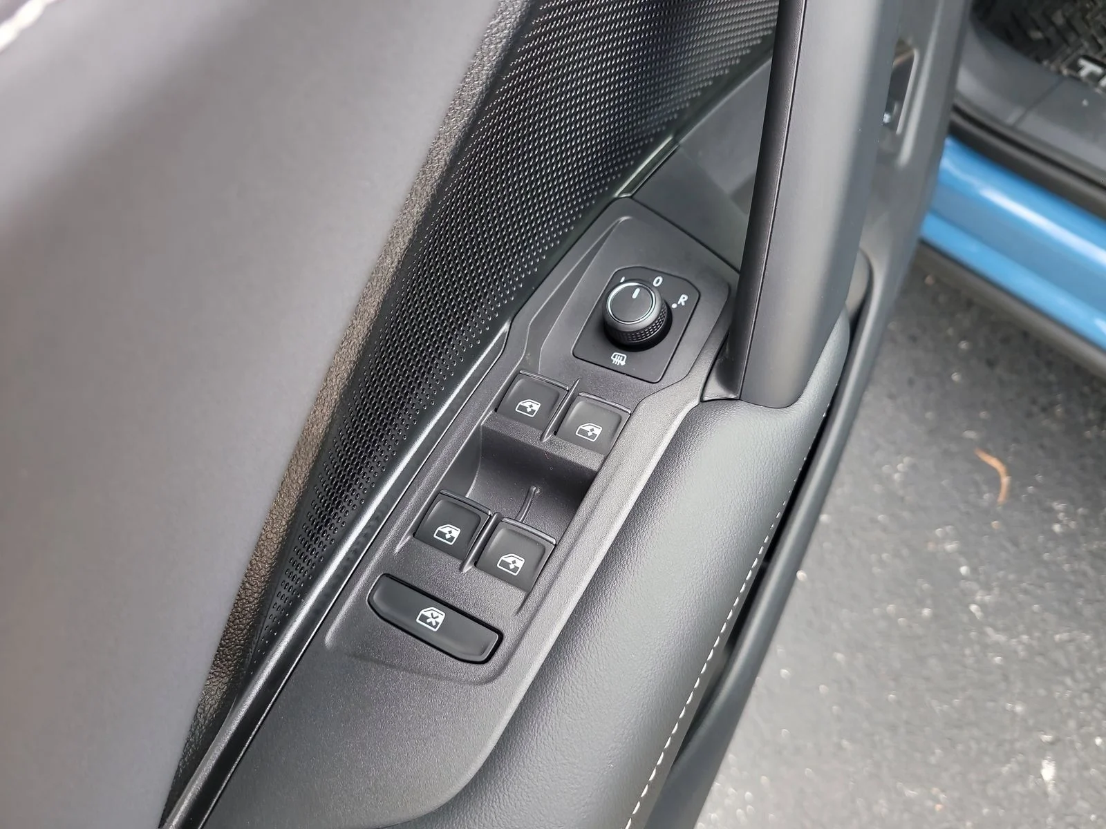 New 2026 Monterey Blue W/Deep Black Roof Volkswagen 2.0T SE R-Line Black image 17