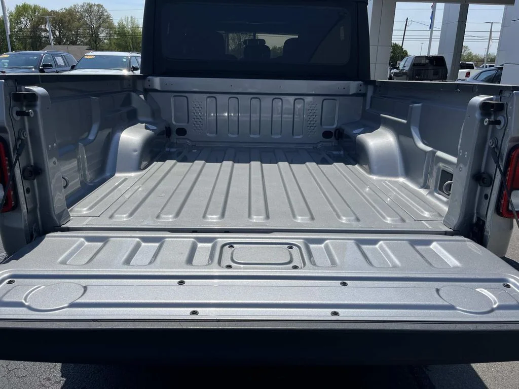 Used 2021 Billet Silver Metallic Clearcoat Jeep Mojave image 10