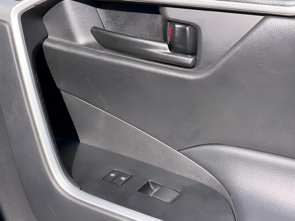 2024 Toyota RAV4 LE - Photo 32