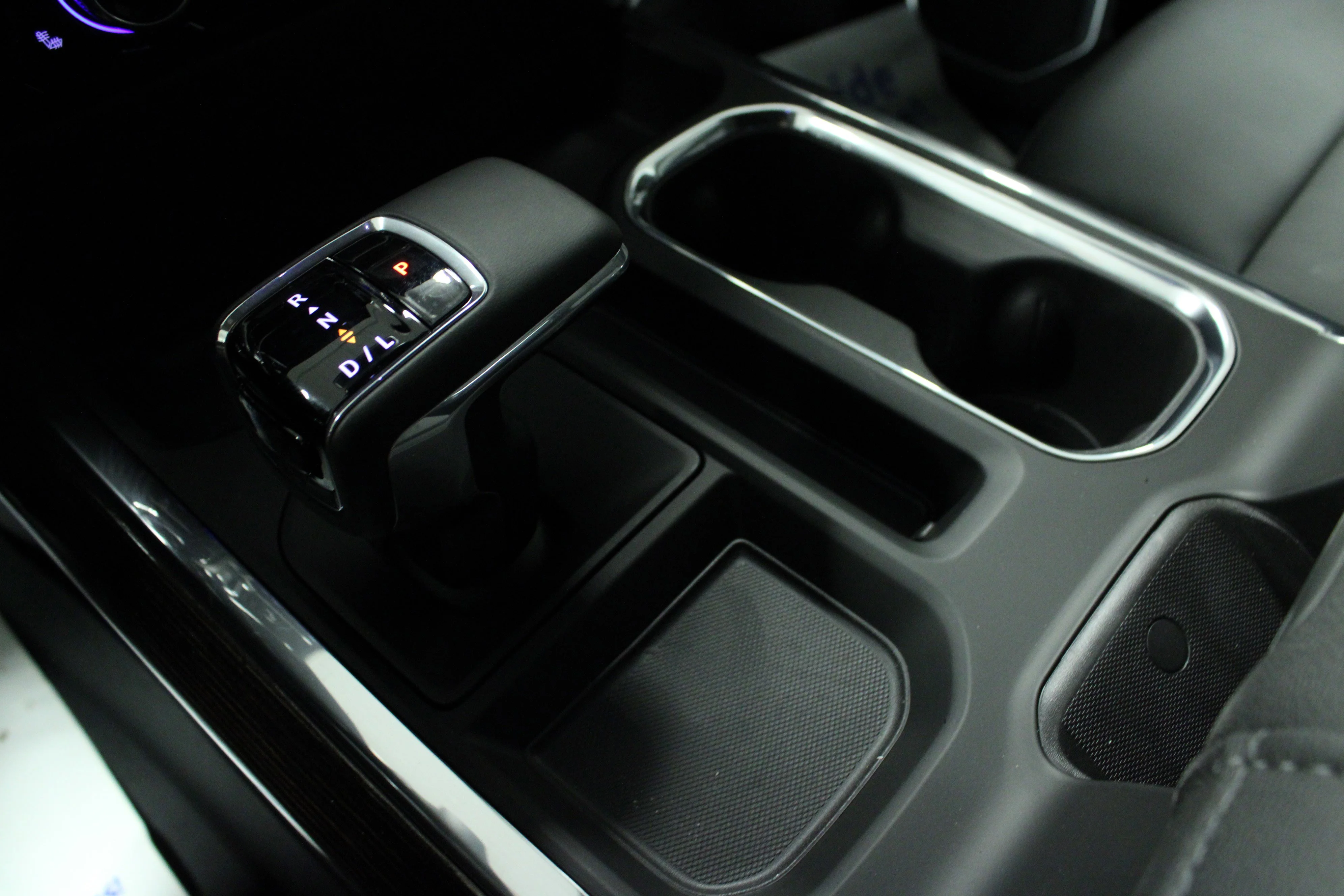 New 2026 Sterling Metallic GMC Elevation image 23