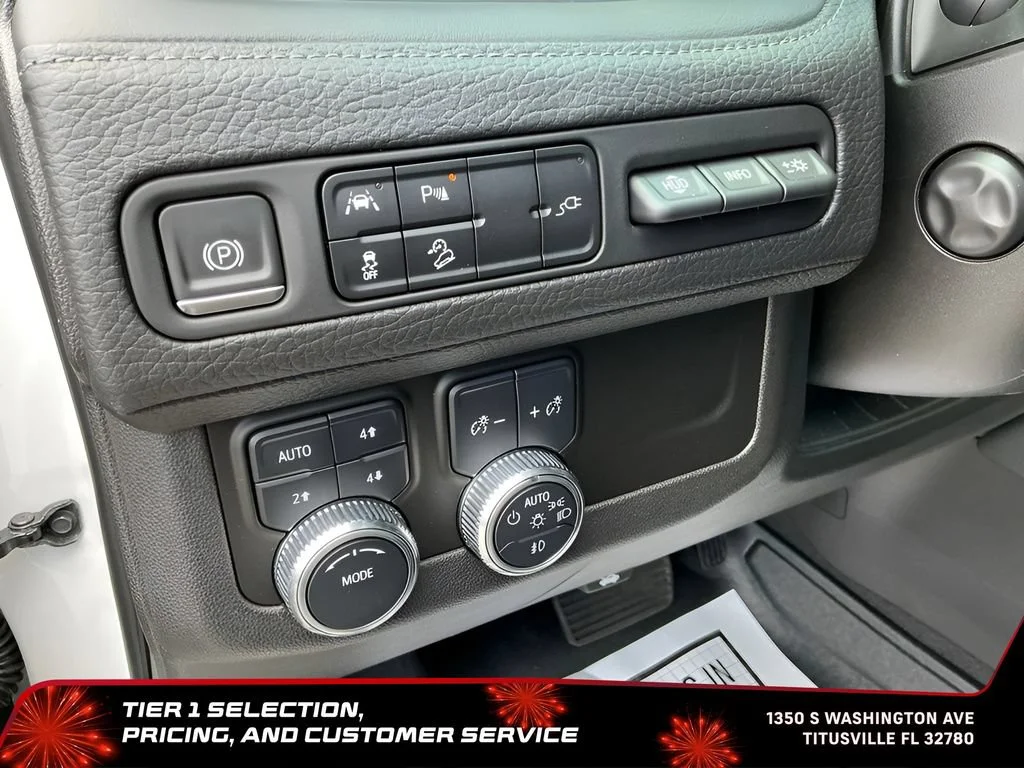 Used 2021 WHITE FROST TRICOAT GMC Denali image 32