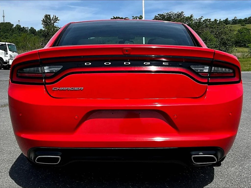 Used 2022 Red Dodge SXT image 5