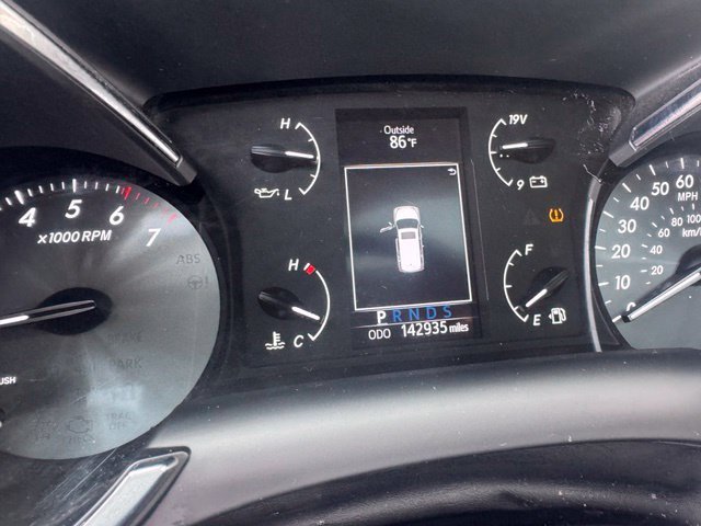 Used 2018 Blue Toyota SR5 image 31