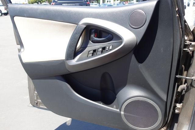 Used 2012 Brown Toyota Base image 18