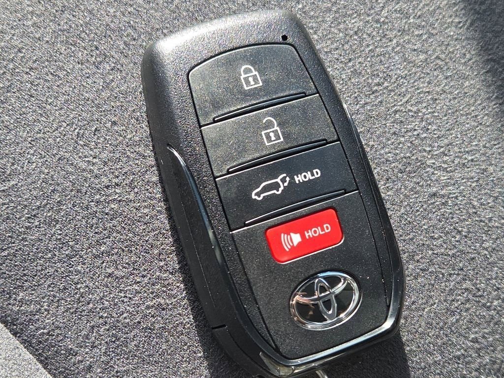 2026 Toyota C-HR XSE - Photo 36