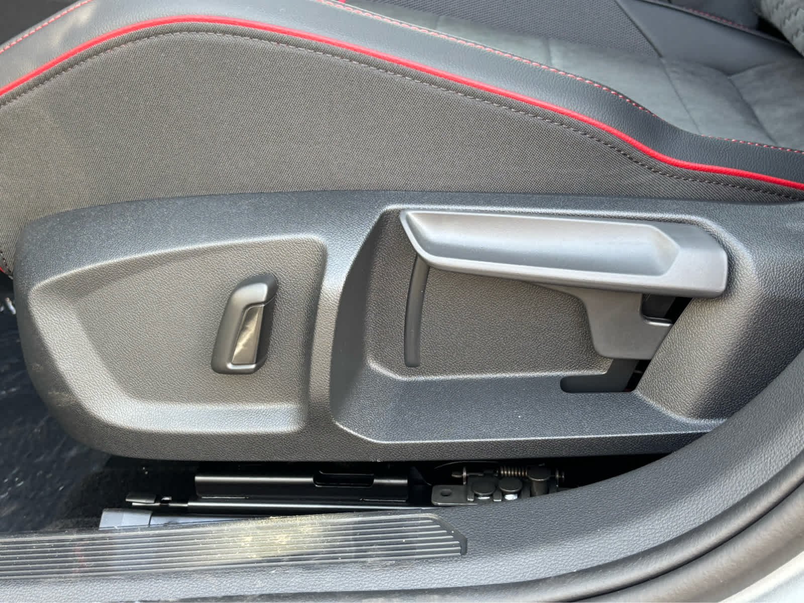 2025 Volkswagen Golf GTI SE - Photo 11