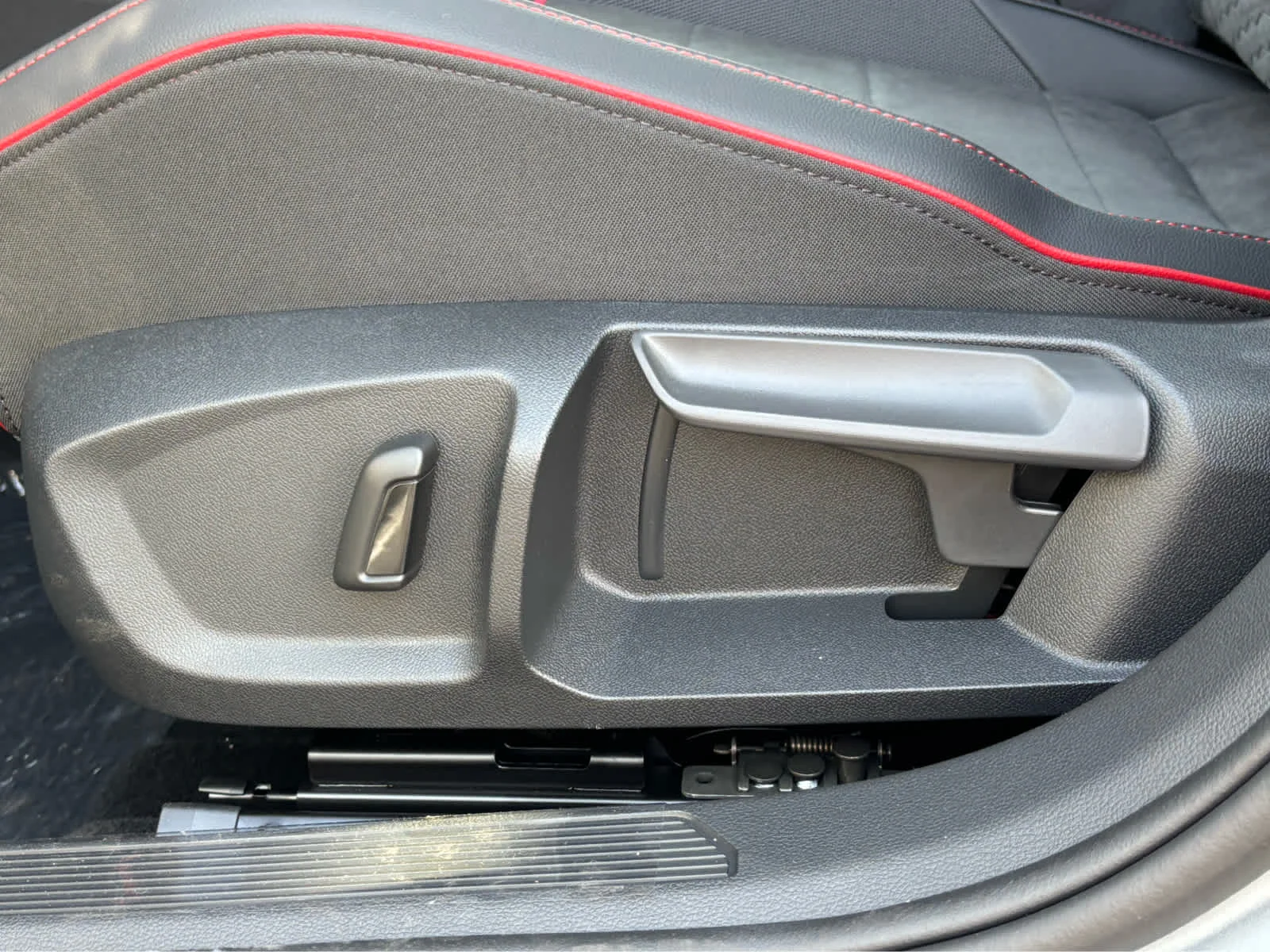 2025 Volkswagen Golf GTI SE - Photo 11