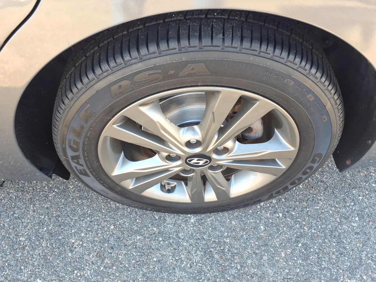 Used 2018 Machine Gray Hyundai Value Edition image 8