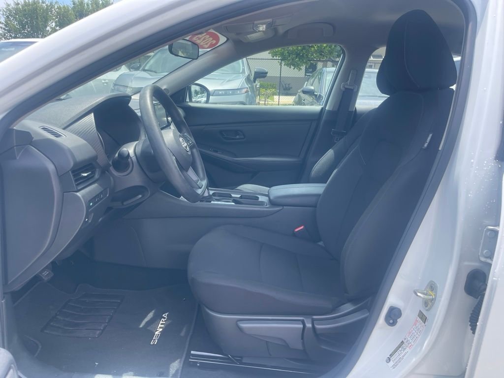 Used 2025 White Nissan S image 5