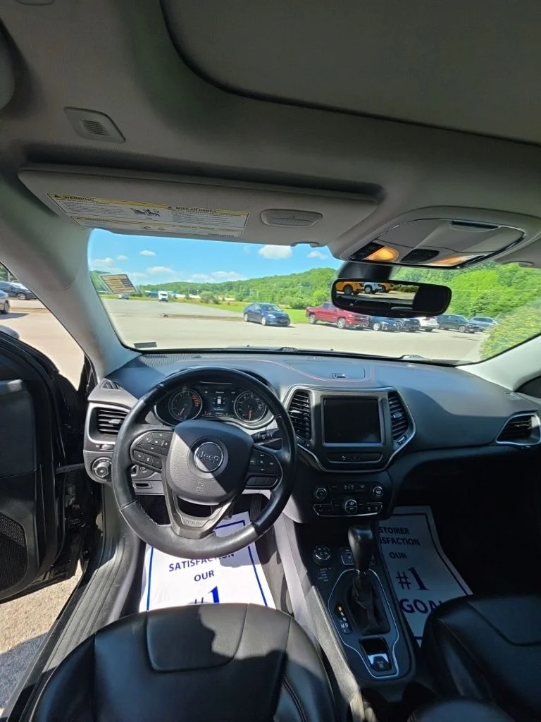 Used 2019 Diamond Black Jeep Trailhawk image 33