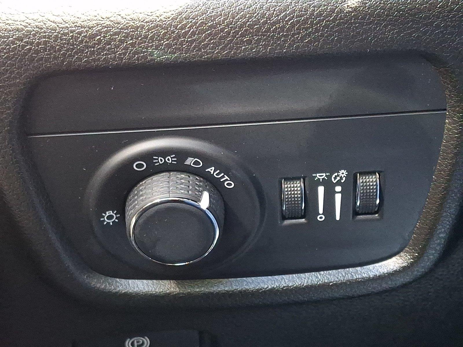 Used 2024 Diamond Black Jeep Altitude X image 27