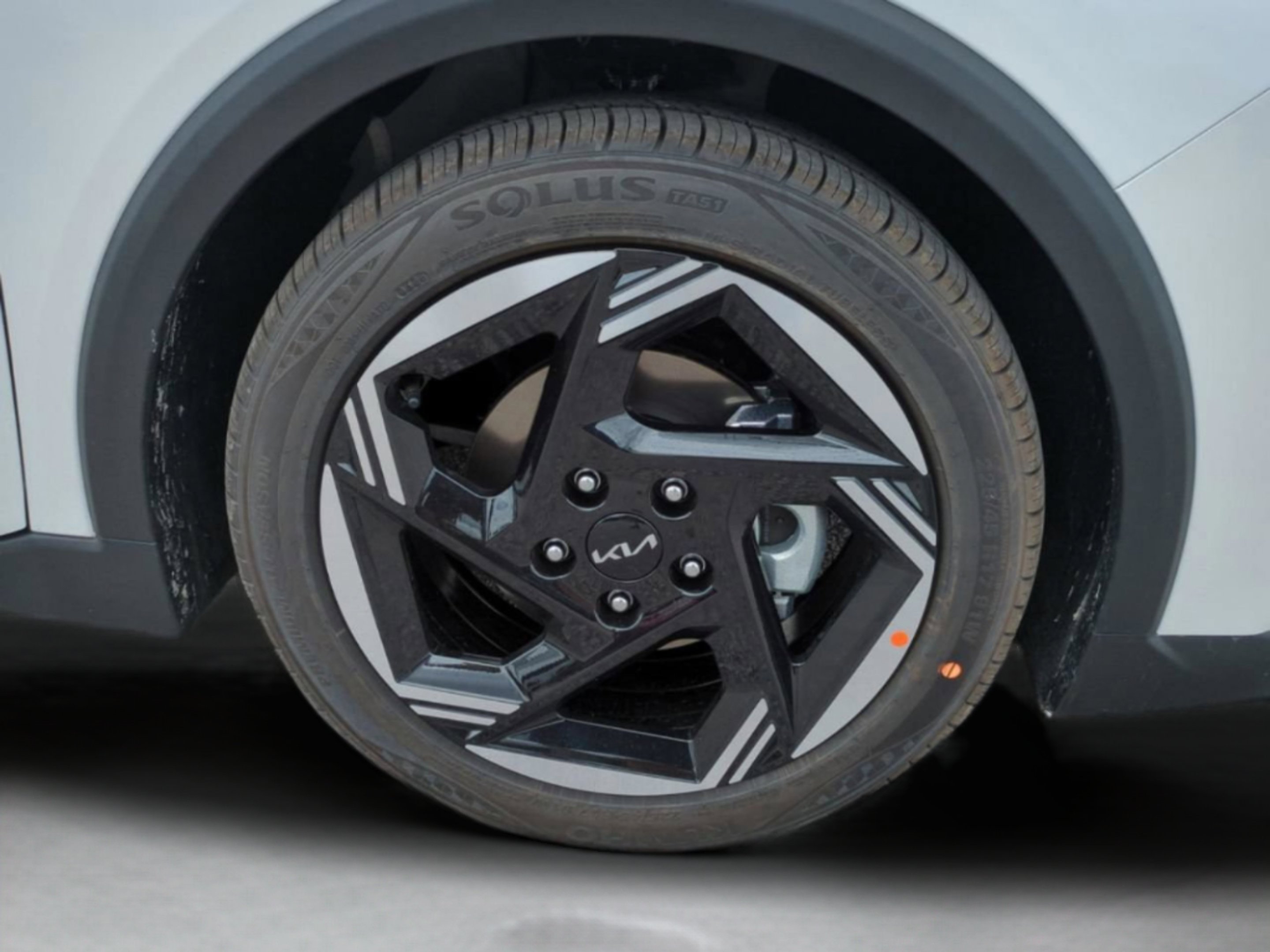 New 2026 Snow White Pearl Kia EX image 12