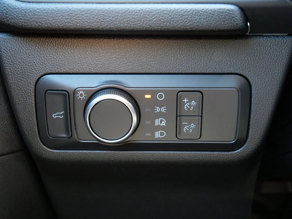 Certified Used 2022 White Ford SE image 20