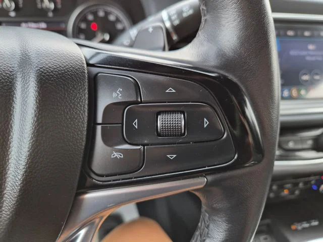 Used 2023 Black Buick Essence image 23