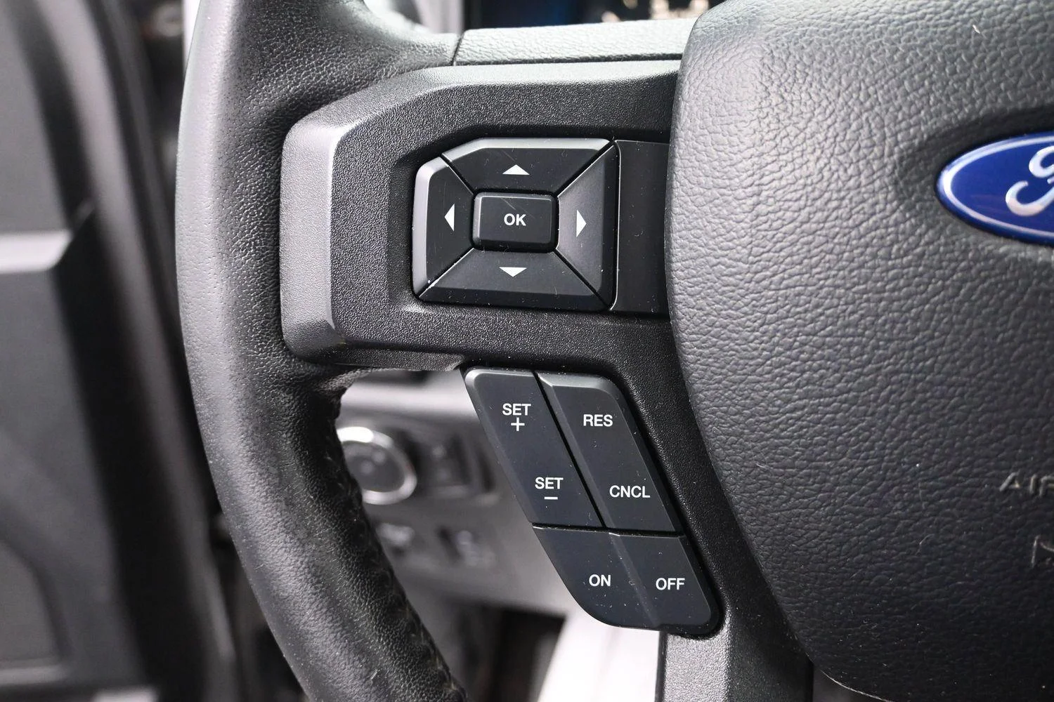 Used 2018 Magnetic Ford XLT image 24