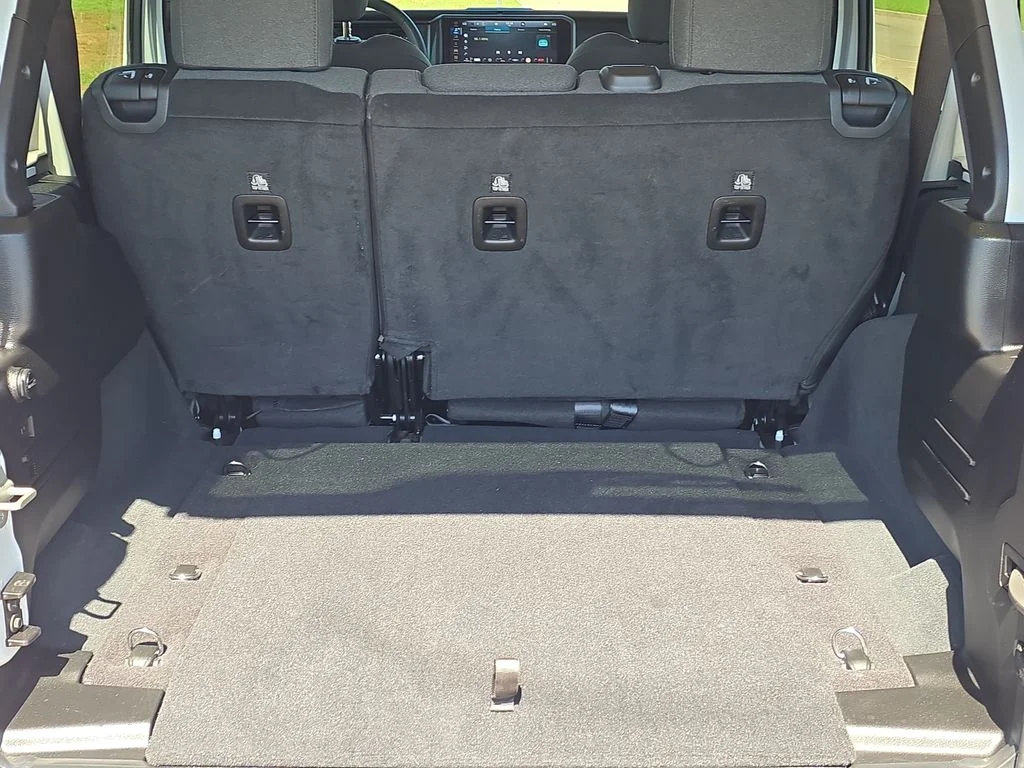Used 2024 Bright White Clearcoat Jeep Rubicon image 51