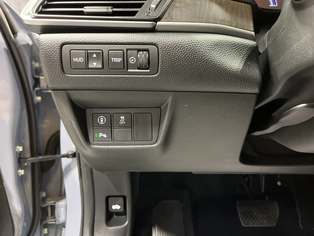 Certified Used 2022 Sonic Gray Pearl Honda Touring image 13