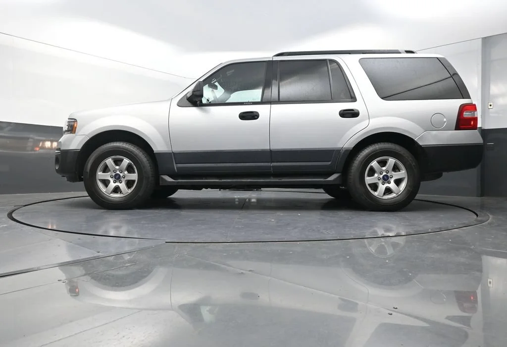 Used 2017 Silver Ford XL image 24