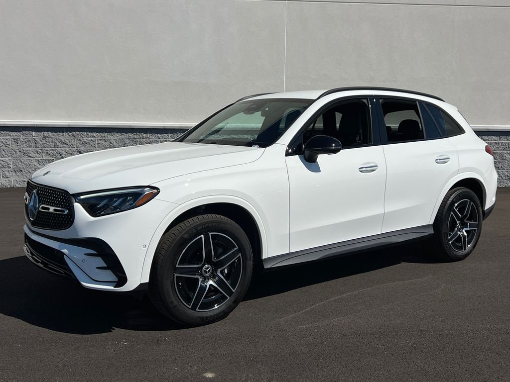 Certified Used 2025 White Mercedes-Benz GLC 300 image 1