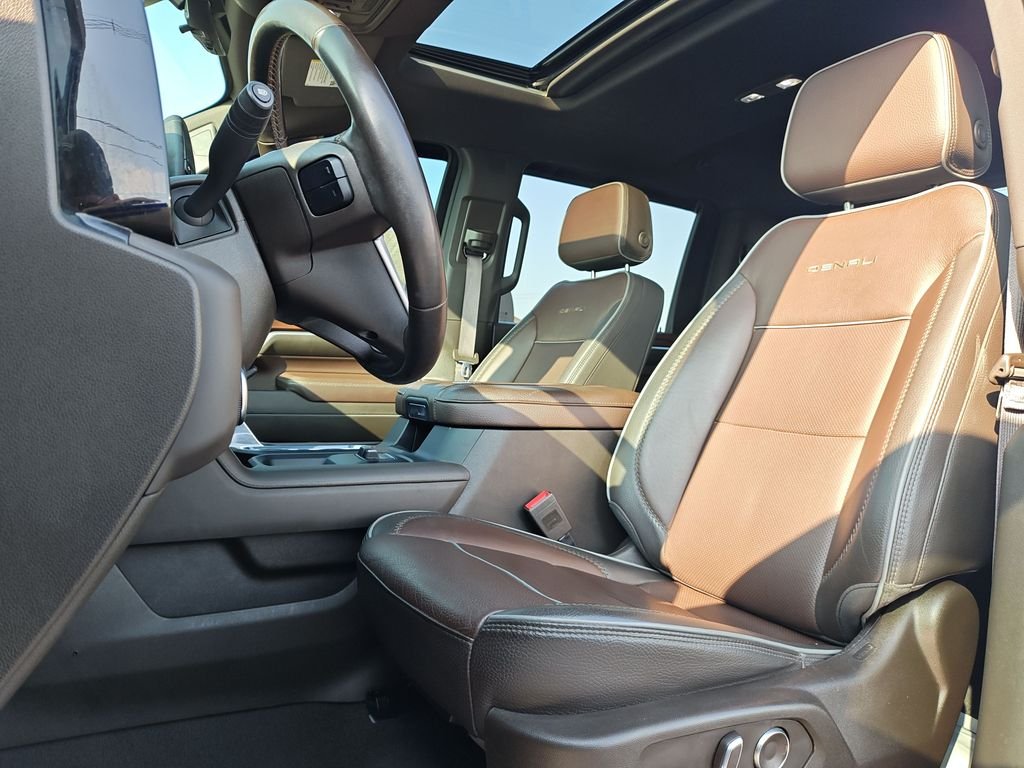 Used 2024 White GMC Denali image 13