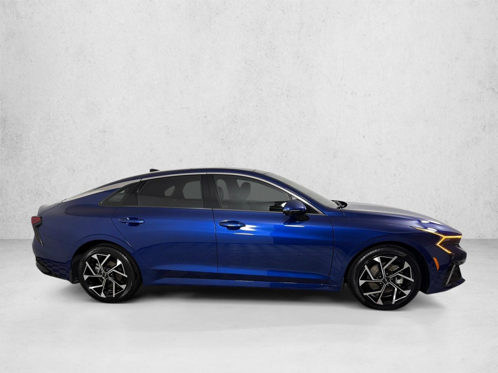 Used 2025 Yacht Blue Kia EX image 4