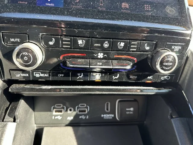 Used 2024 White Jeep Summit image 19