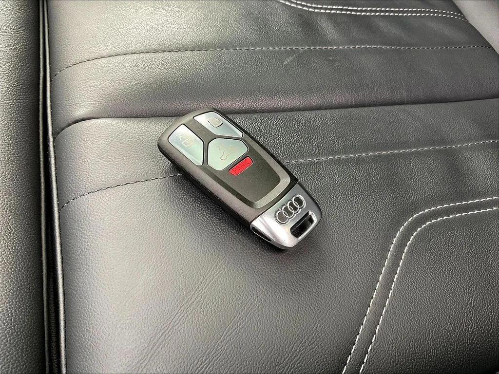 Used 2022 Daytona Gray Pearl Effect Audi 45 S line Premium image 35