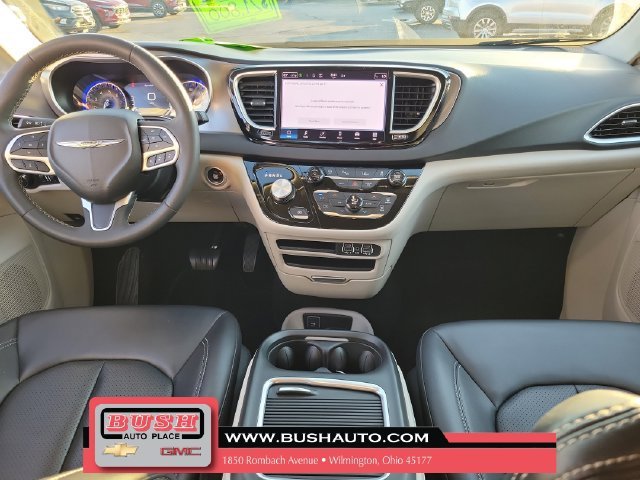2024 Chrysler Pacifica Touring L - Photo 9