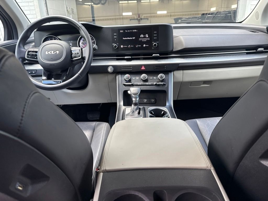 Certified Used 2024 Gray Kia LX image 19